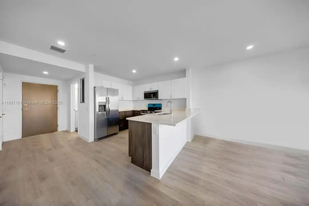 20 NE 19th Ave #210 - View 4