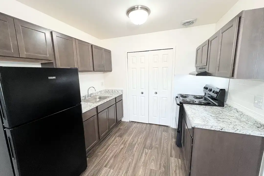 Taylor Park Townhomes - 11312 Elm St - Taylor, MI | Rent.