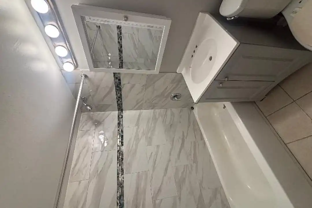 3331 Commercial Ave unit # SOUTH – photo 1 of 5