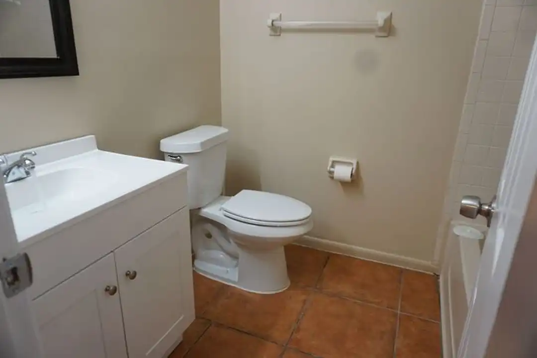 5539 Pinebay Cir N - More