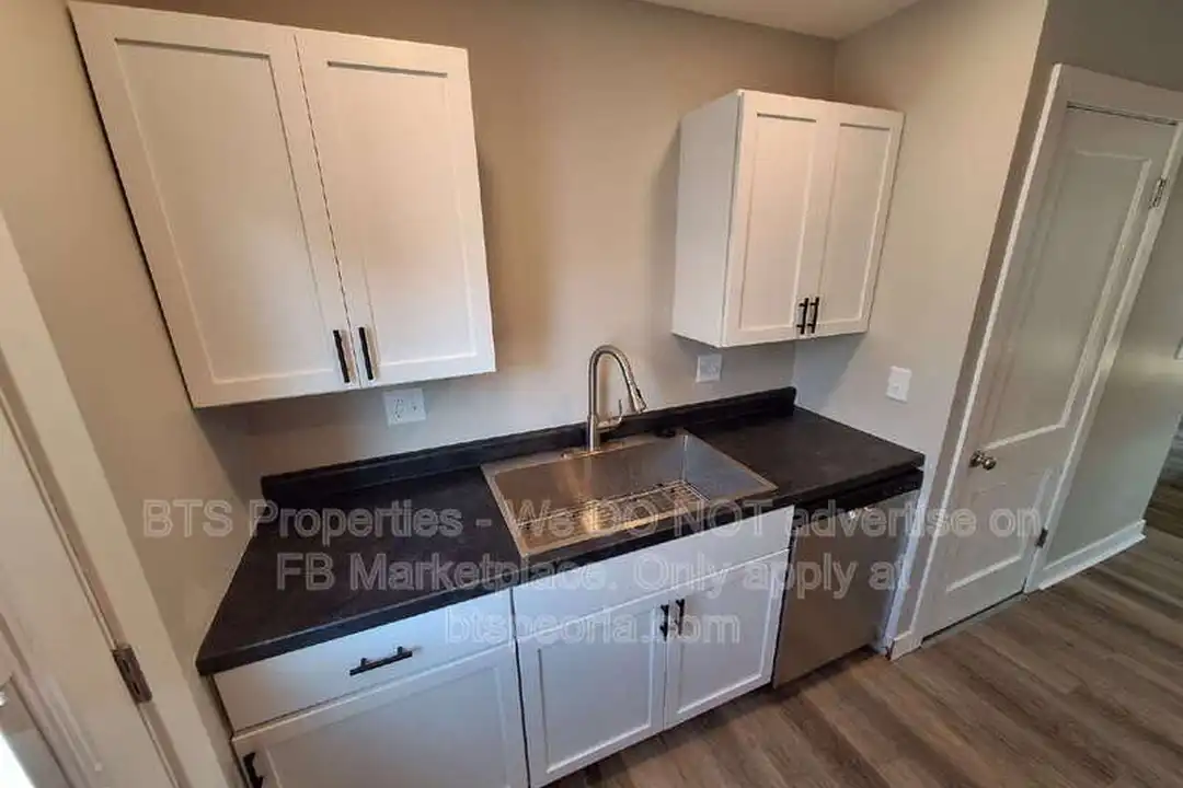 813 E Sciota Ave - View 4