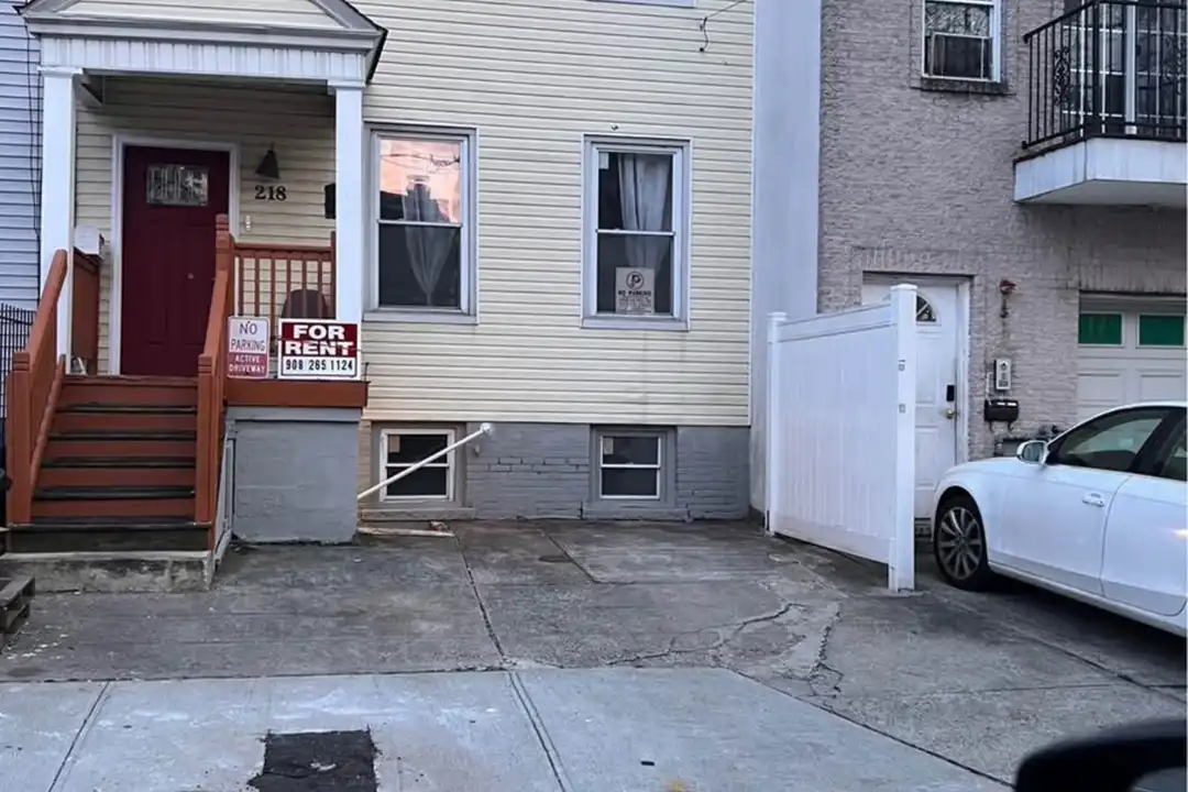 218 Delaware Ave – photo 1