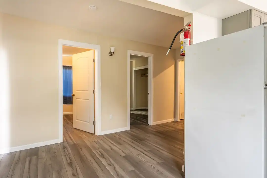 927 Delport Ave unit 2 - View 5