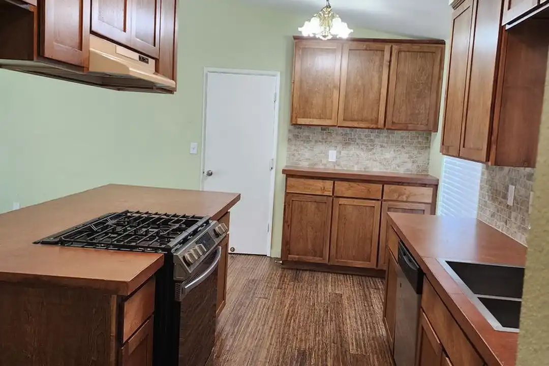 1712 Applegate Dr - View 3
