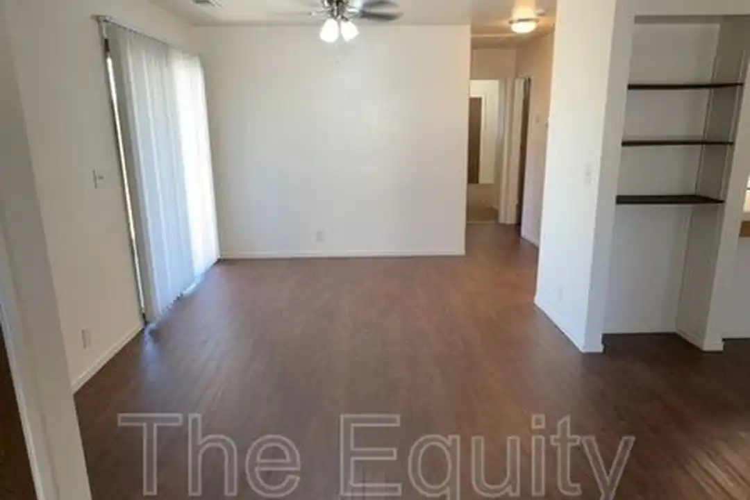 4316 W Douglas Ave - View 3