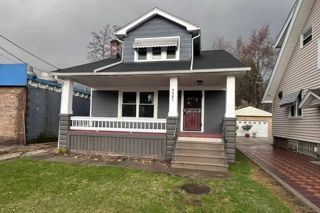 9501 Rosewood Ave – photo 1