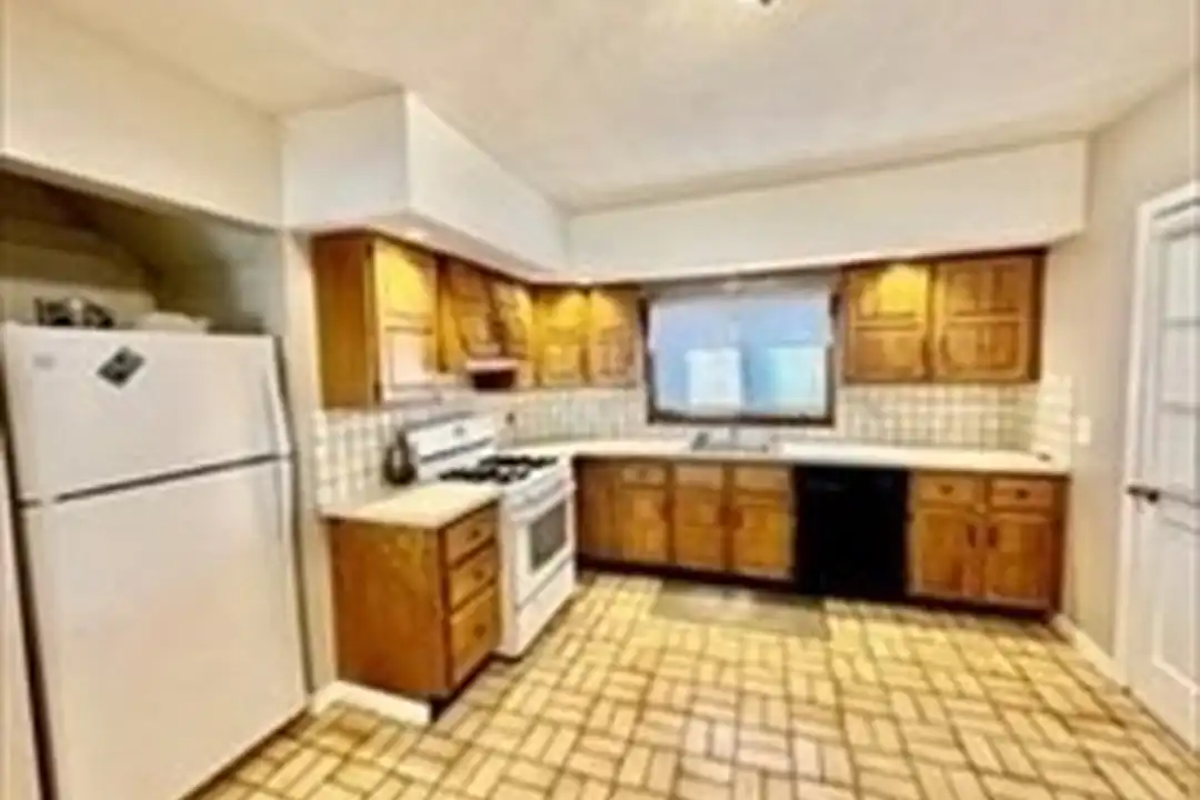 46 Washington Ave unit 1 – photo 1 of 26