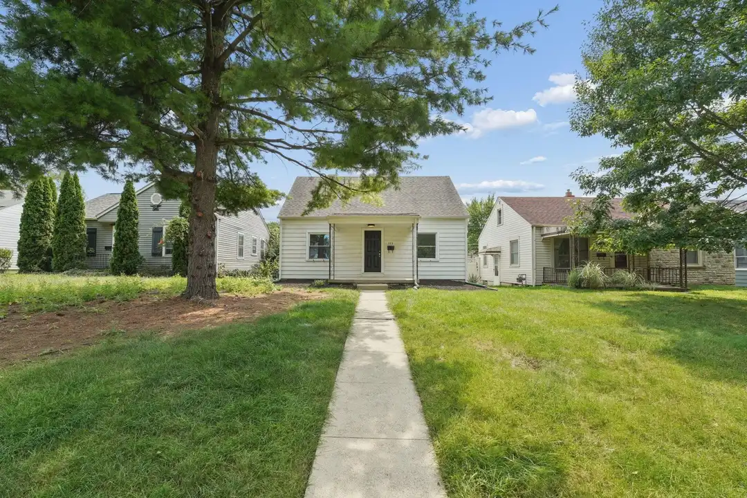 375 E Royal Forest Blvd – photo 1