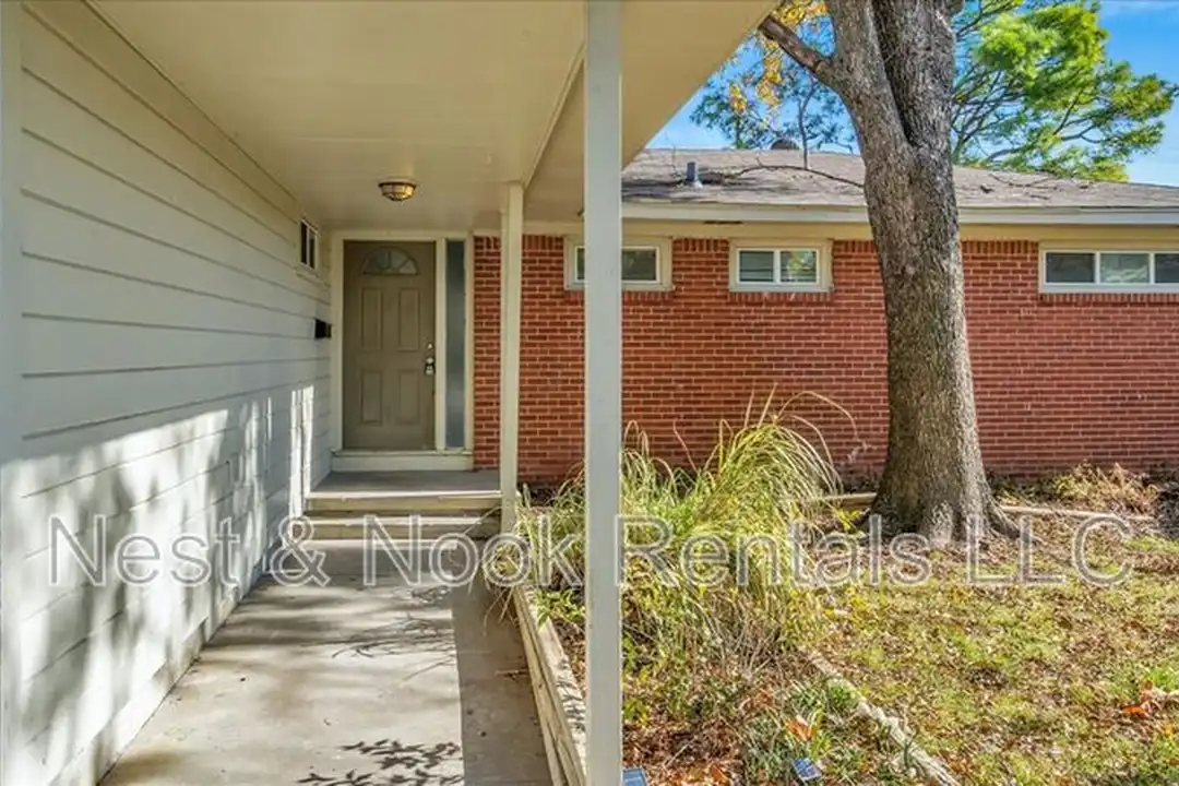2923 S Irvington Ave - View 3