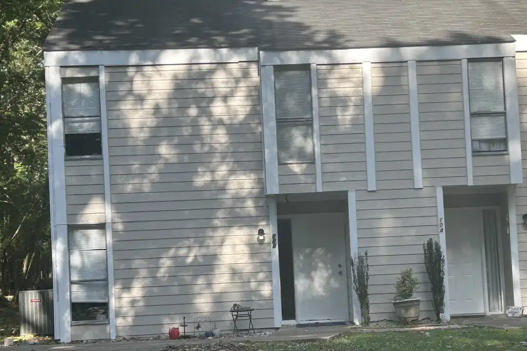 House in Auburn - View 2