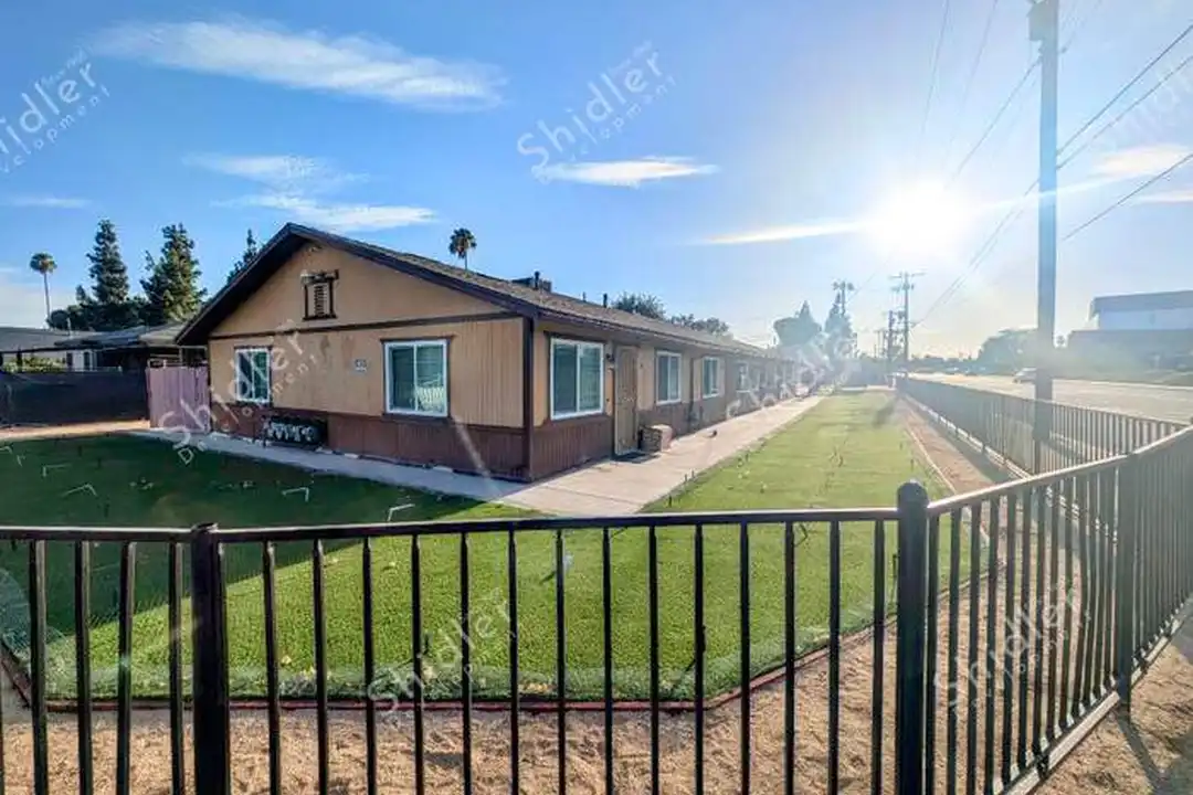 1039 Pacific St unit B – photo 1