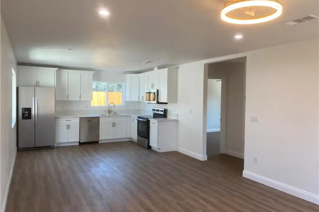 223 7th St – photo 1