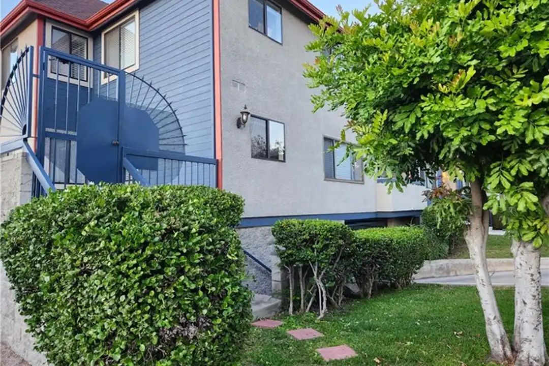 1131 E Doran St unit 105 - View 2