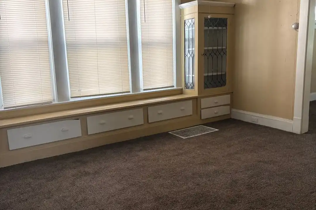 Apartment in Cleveland, Glenville, Cuyahoga - View 5