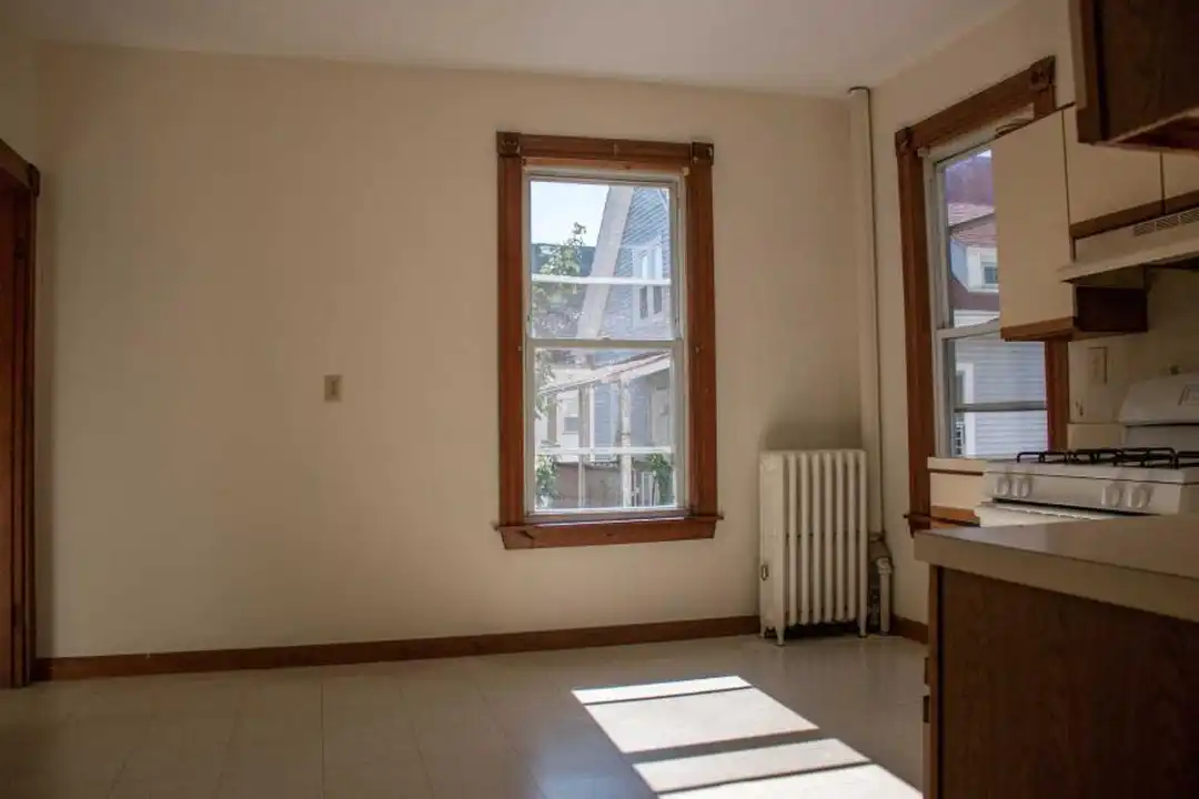 341 Centre St – pohled 2