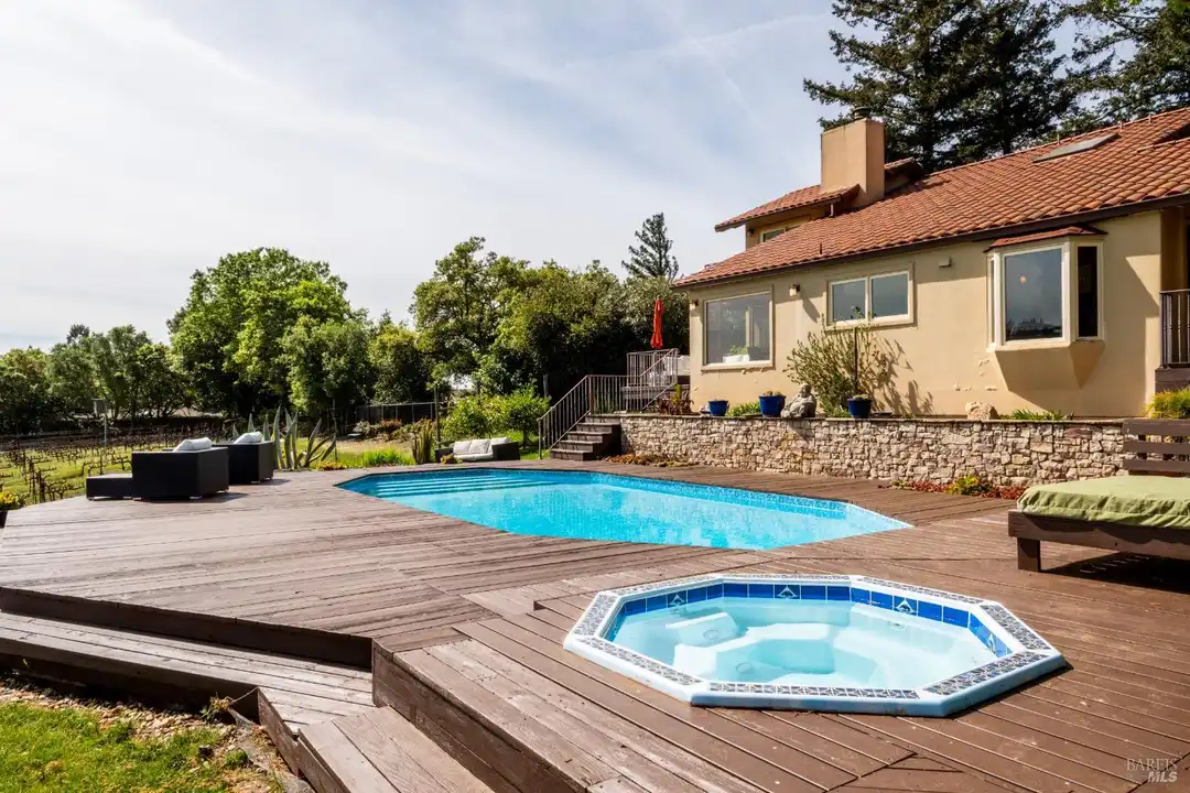 452 Chestnut Ave - View 6