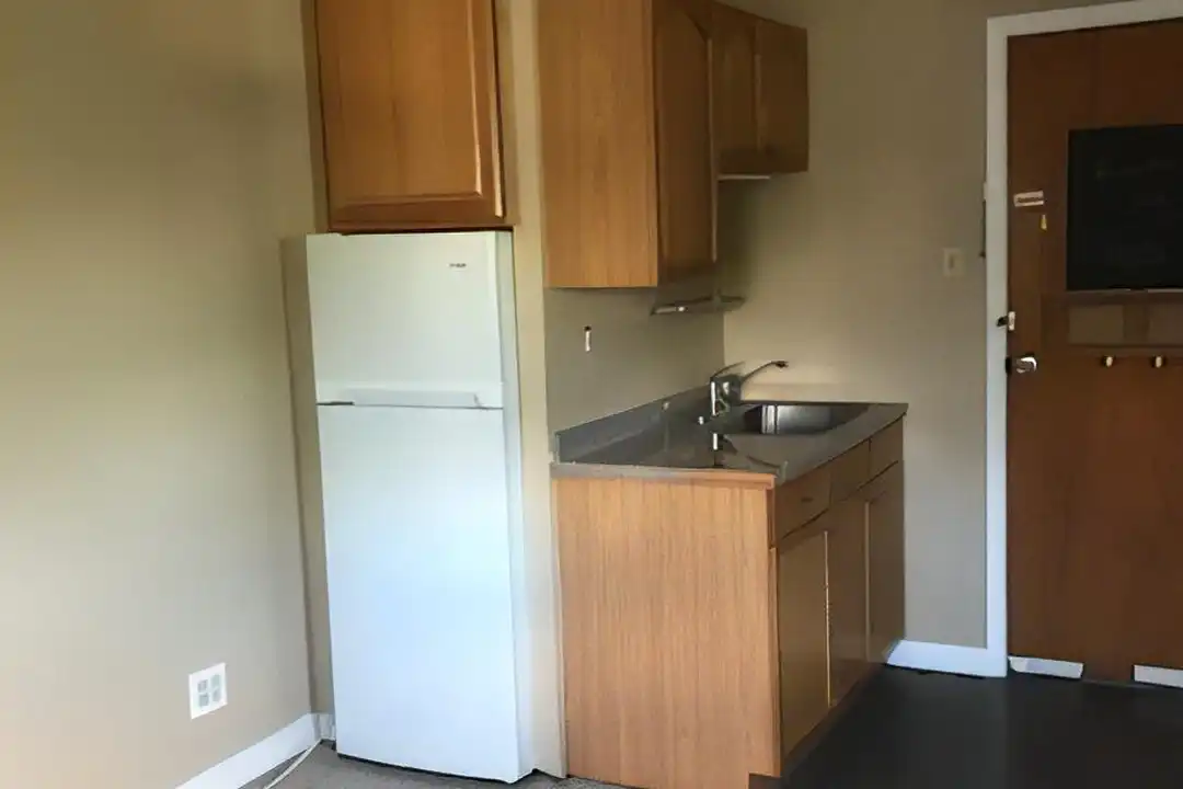 202 N Clinton Ave unit 2 – photo 1 of 8