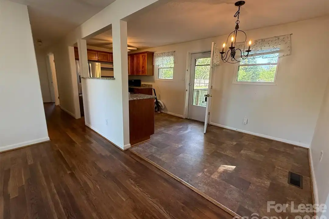 910 Edgemont Ave - View 5
