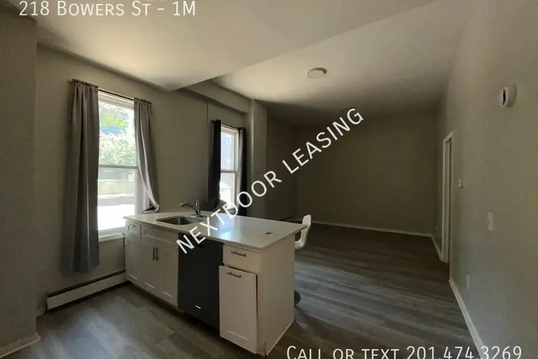 218 Bowers St - View 2
