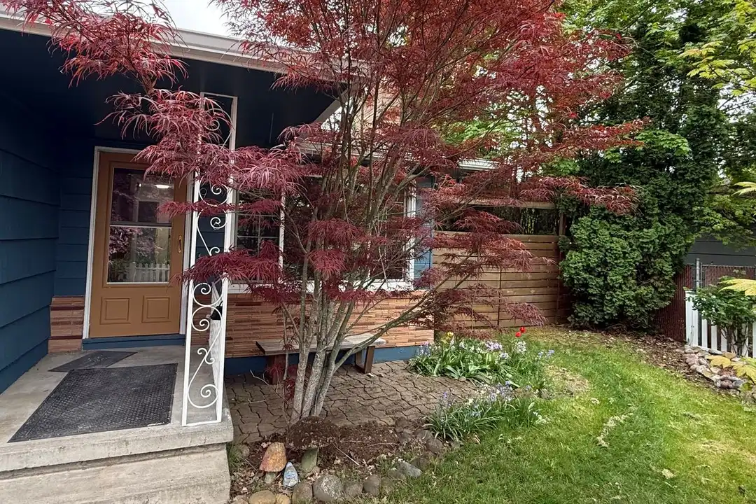 906 SE 165th Ave - View 3