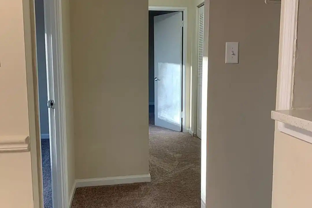 Woods Edge Apartments – photo 1