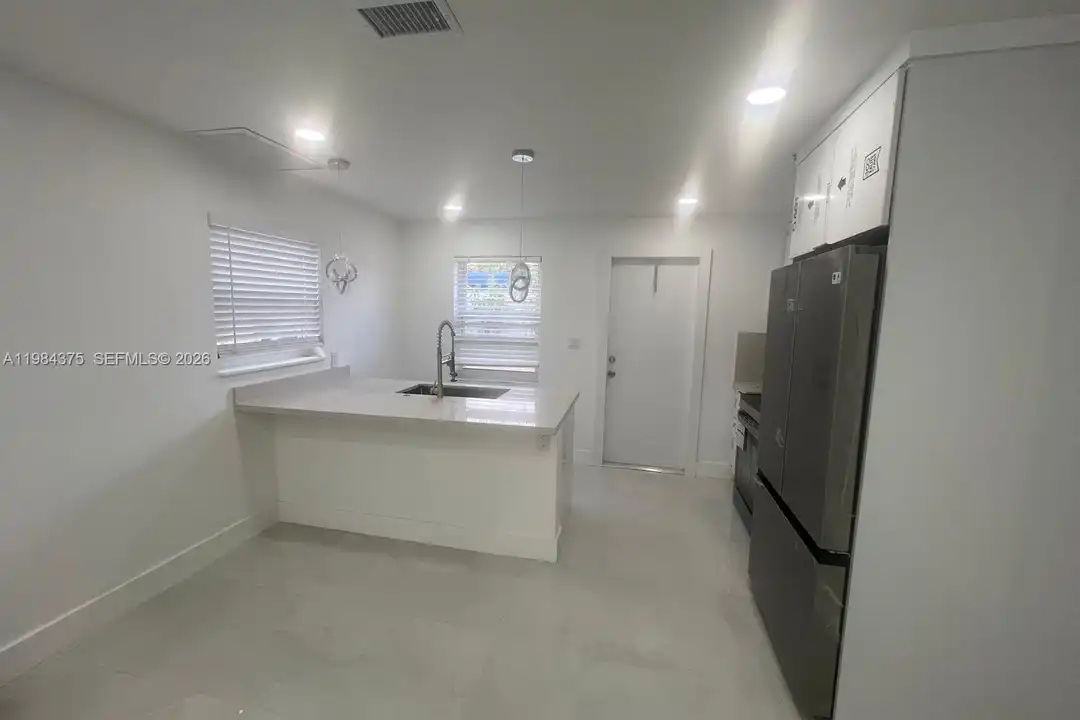 361 NW 16th St - View 4