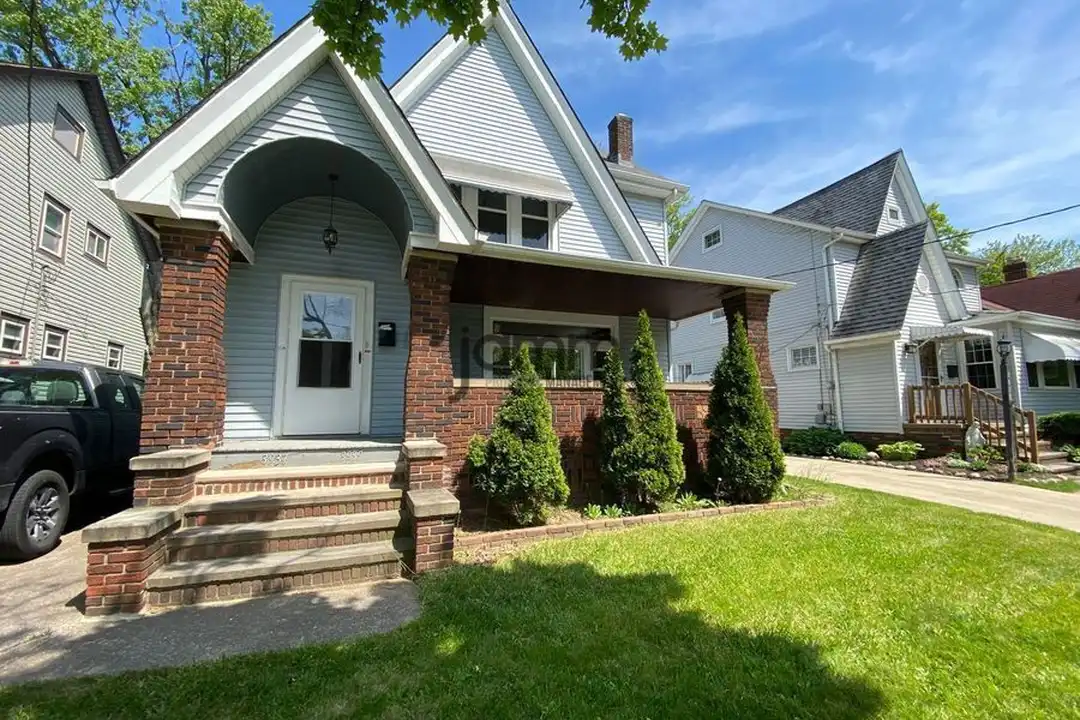 3937 W 157th St – photo 1