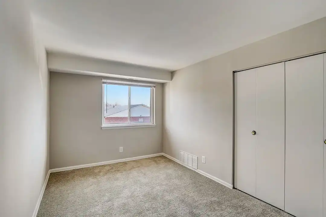 Hillsdale Manor Apartments – photo 1