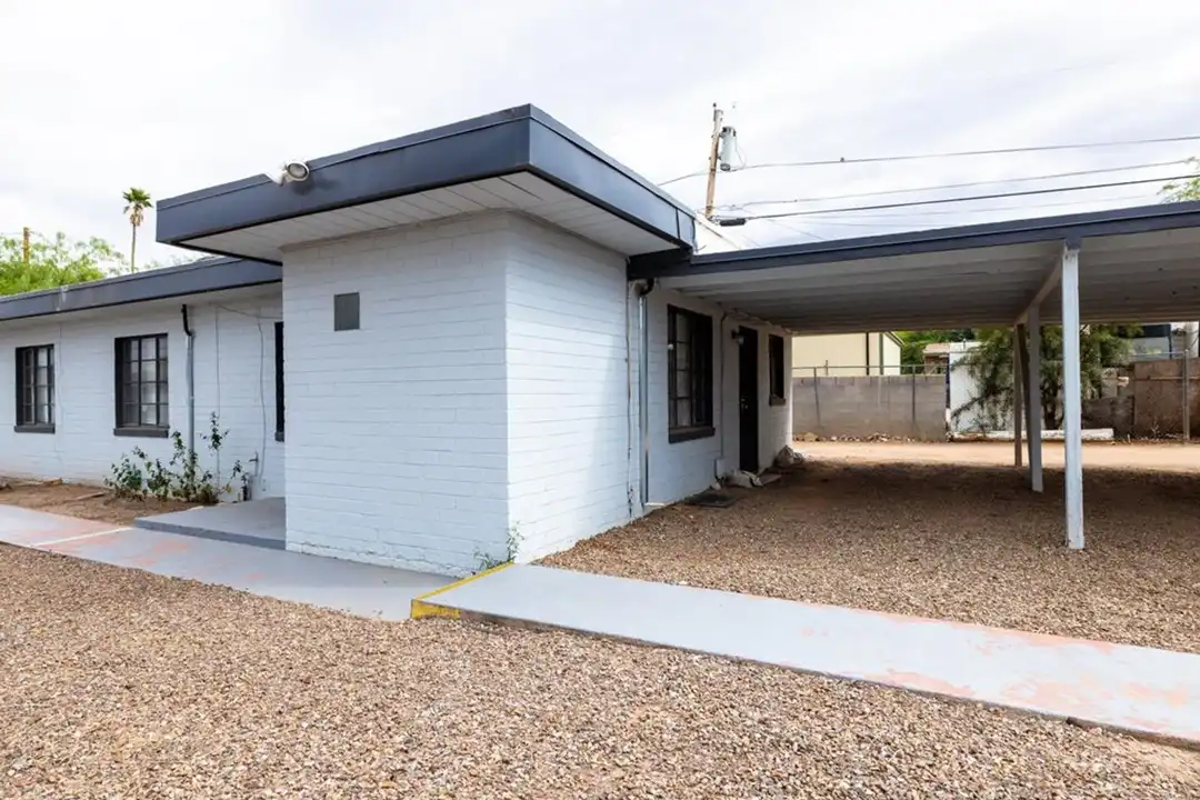 2116 N Forgeus Ave unit A - View 3