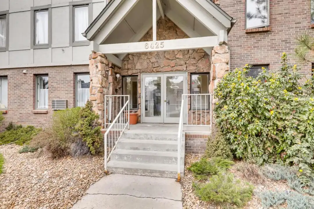 6425 S Dayton St unit 107 - View 4