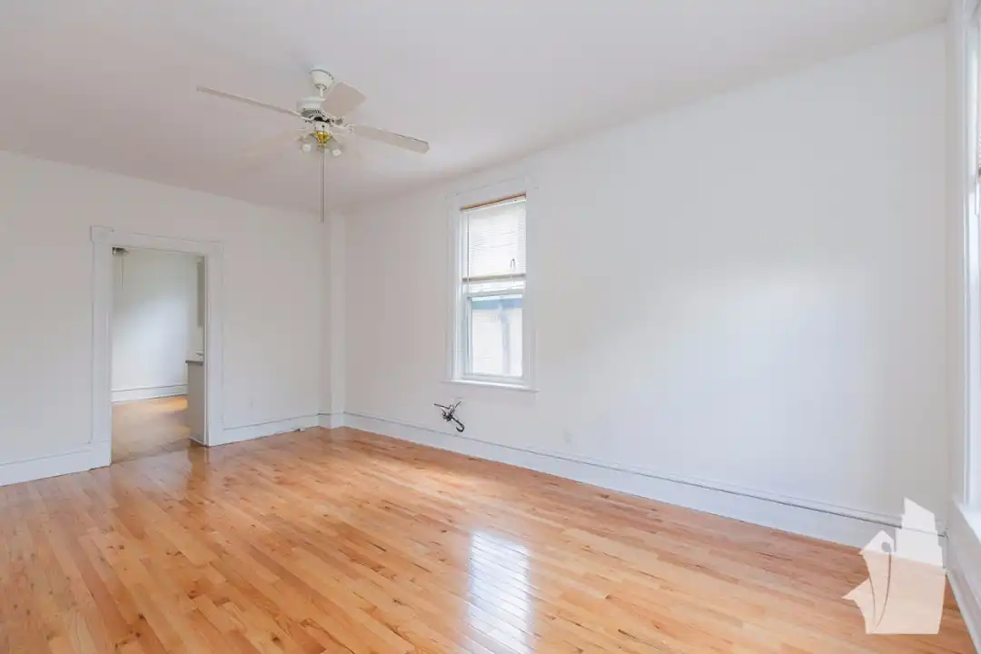 2315 N Southport Ave unit 3F – pohled 3
