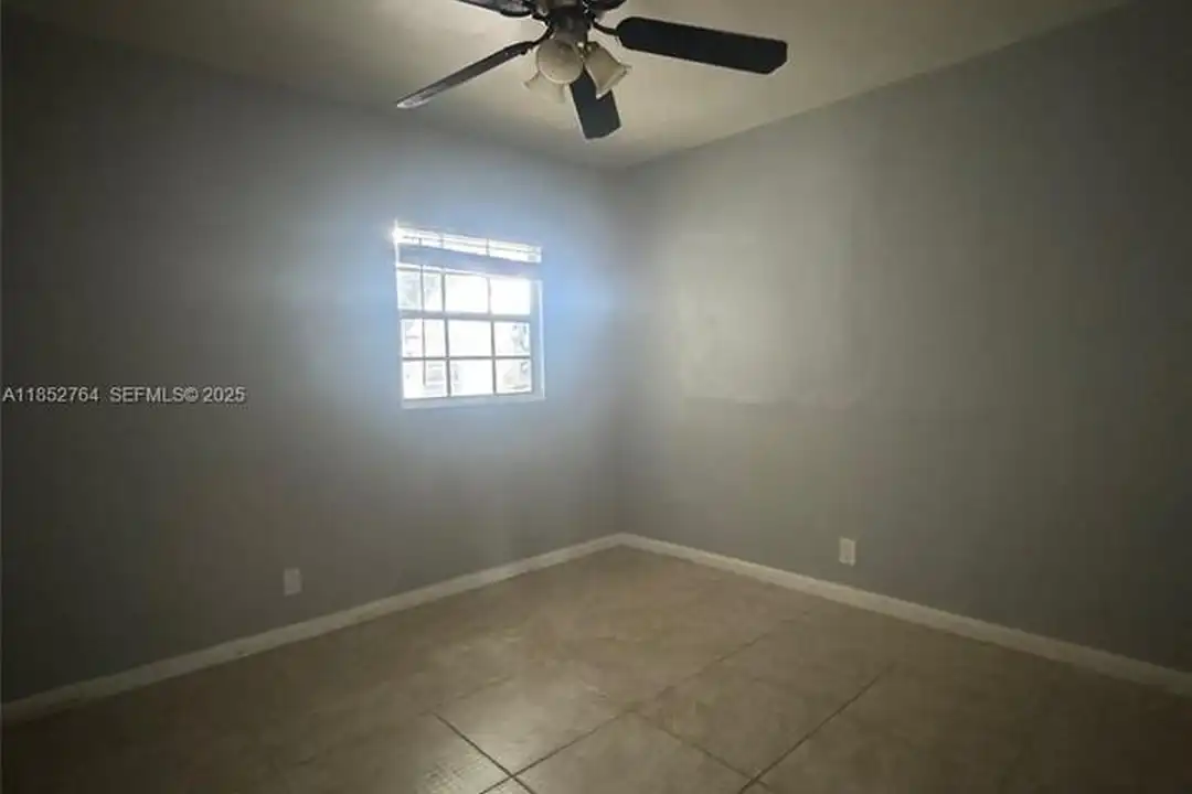 Apartment in Hialeah - View 3