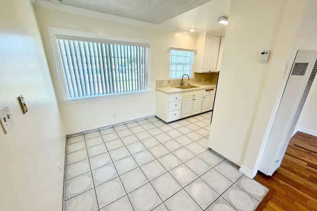 2125 W 157th St unit 10 - View 4
