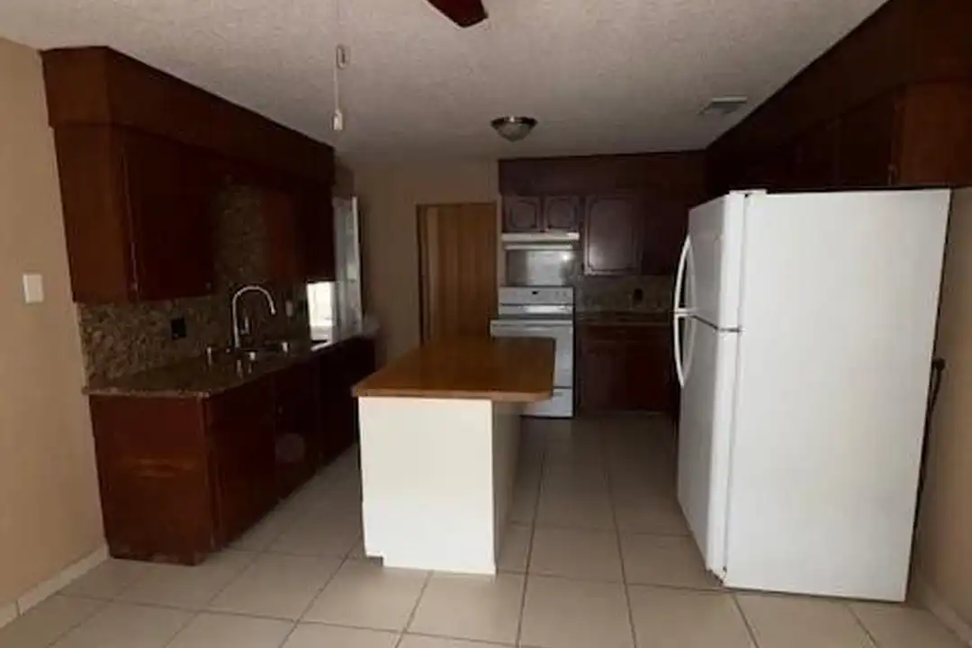 1128 Los Ebanos Rd - View 4