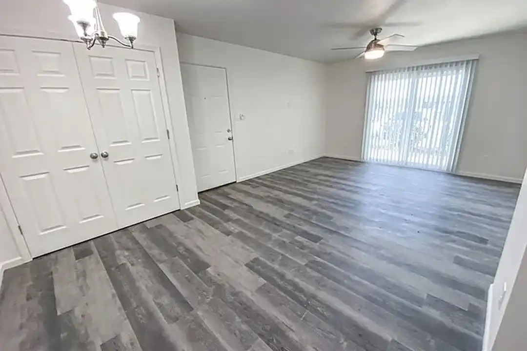 Apartment in Springfield - View 5