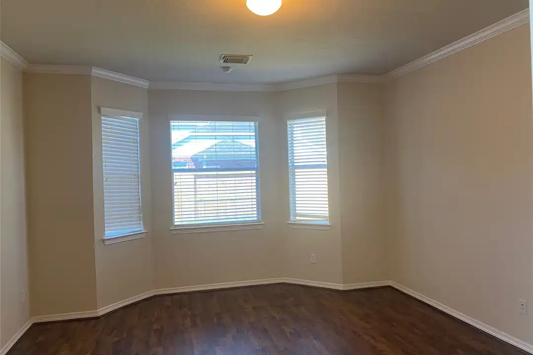 2912 Ashbrook Ln - View 4