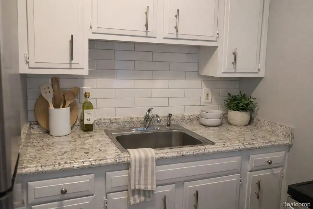 5680 Pardee Ave unit 3 - View 3