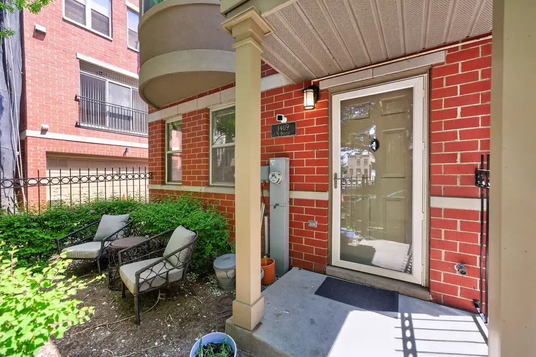 1409 N Burling St - View 3