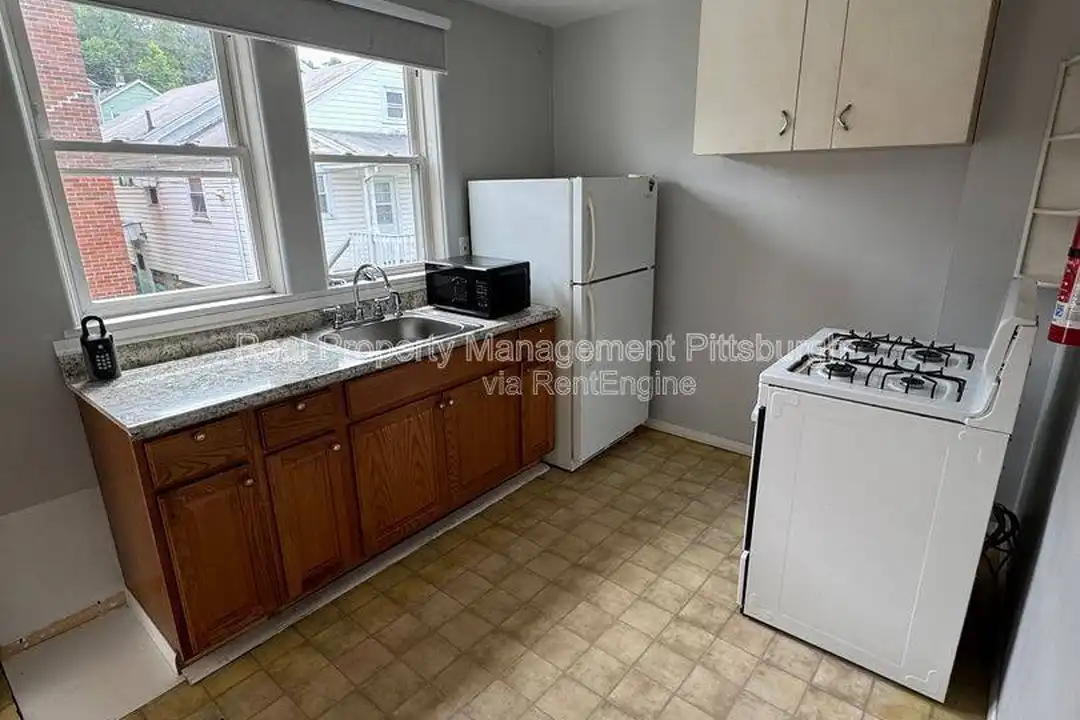 627 5th Ave – photo 1 of 9