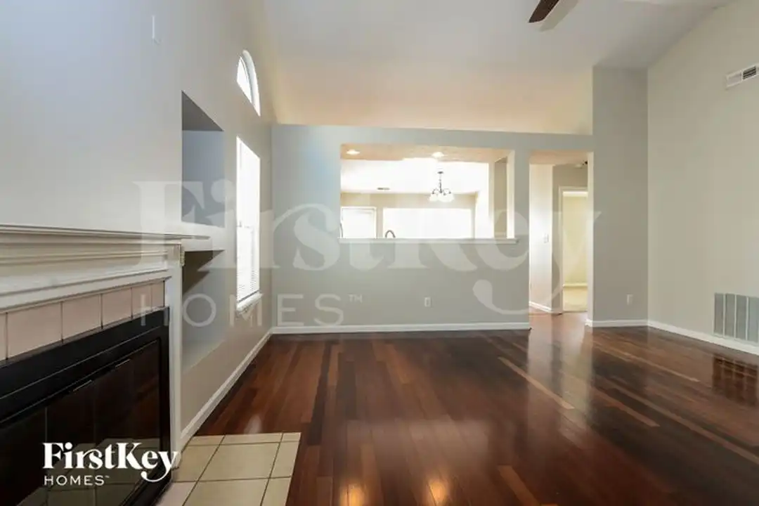 3107 Crestwell Dr - View 4