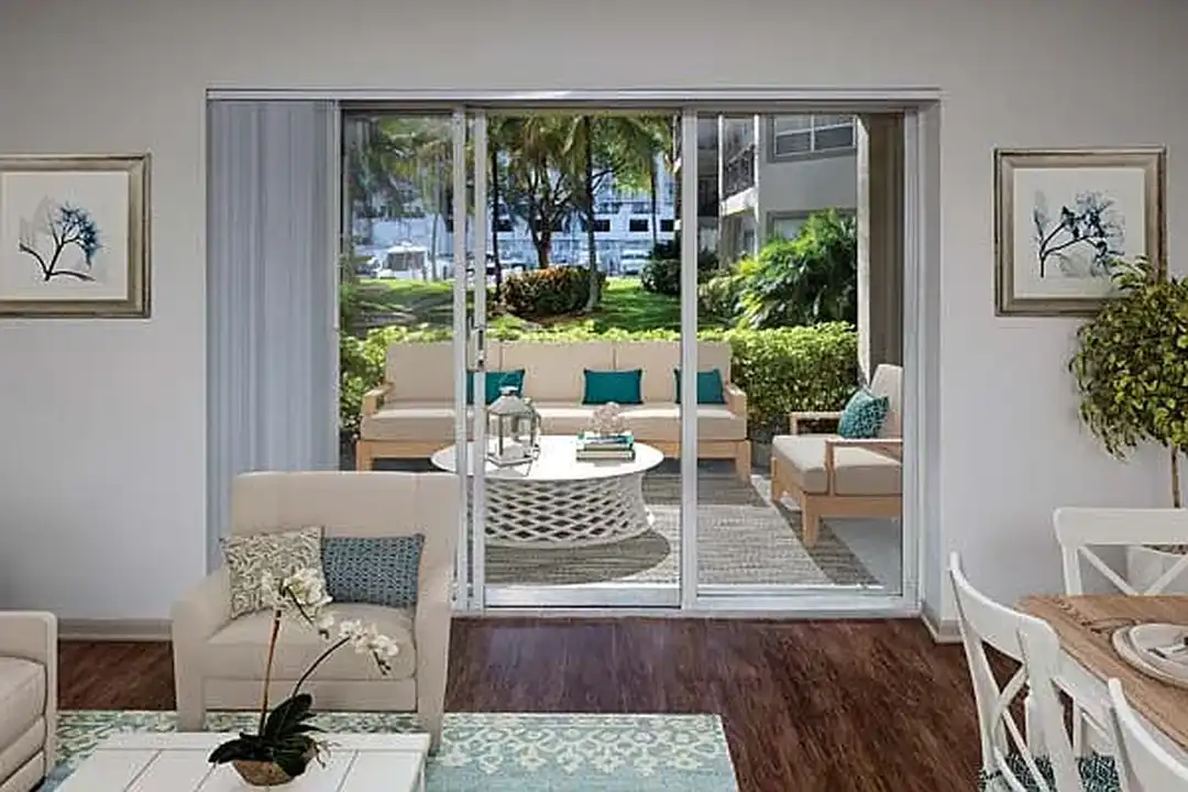 Camden Aventura - More