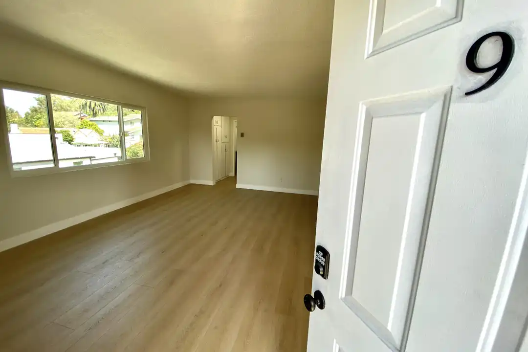 2147 Baxter St unit 9 - View 2