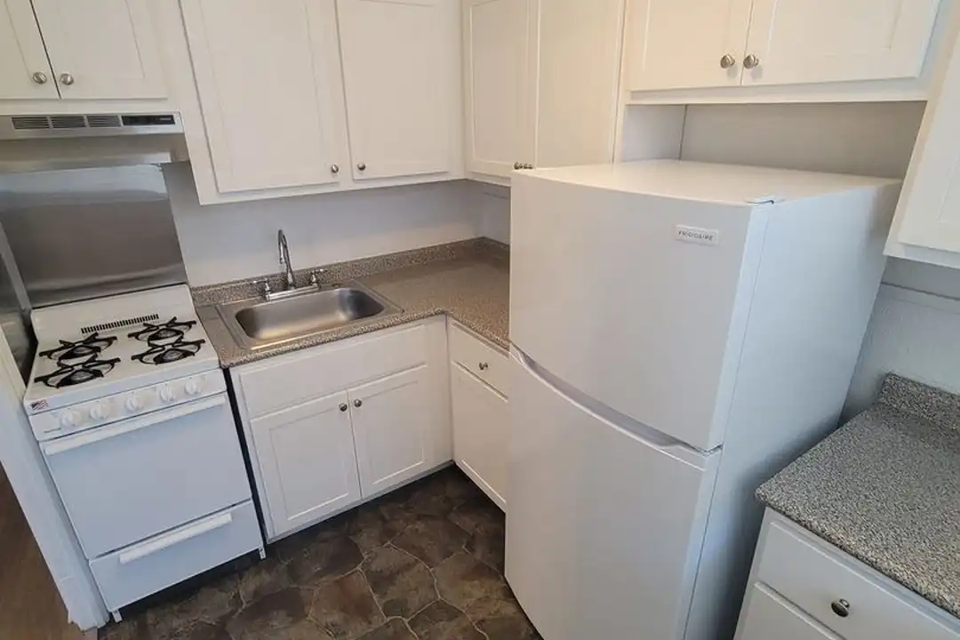 585 S Negley Ave – photo 1