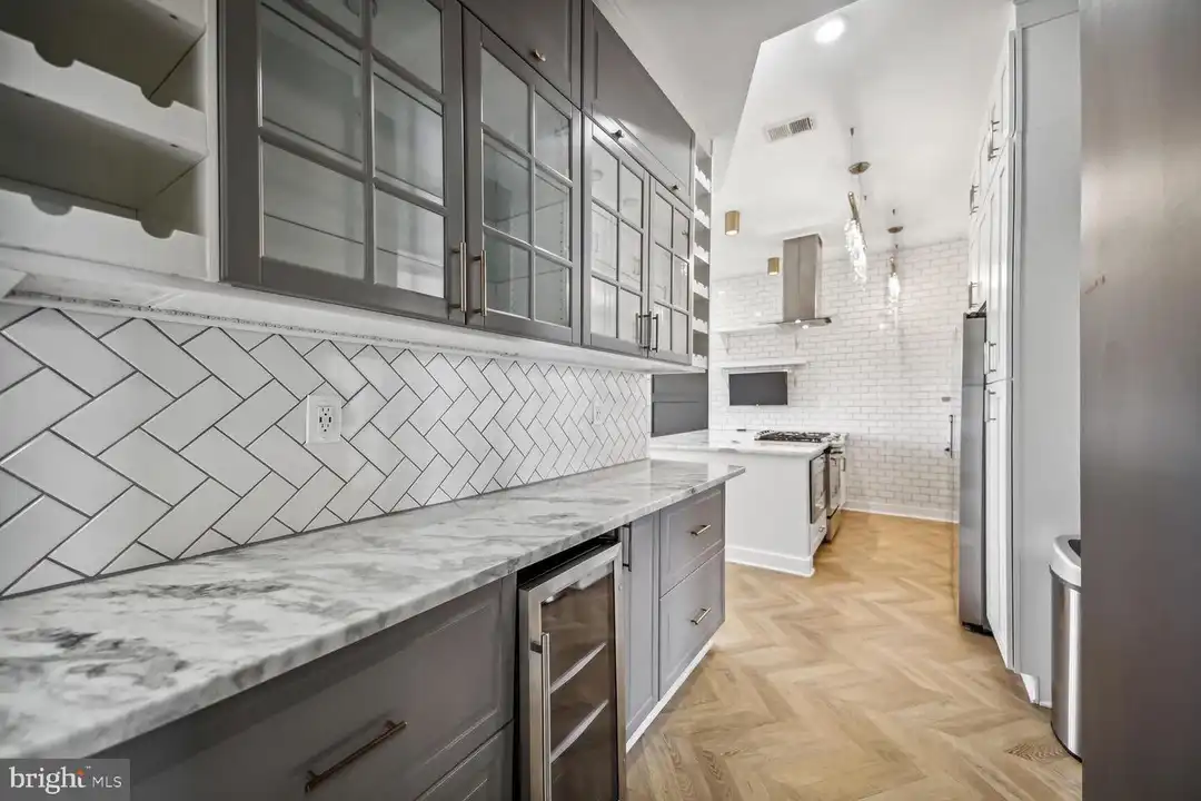 2012 D St NE unit 3 - View 6