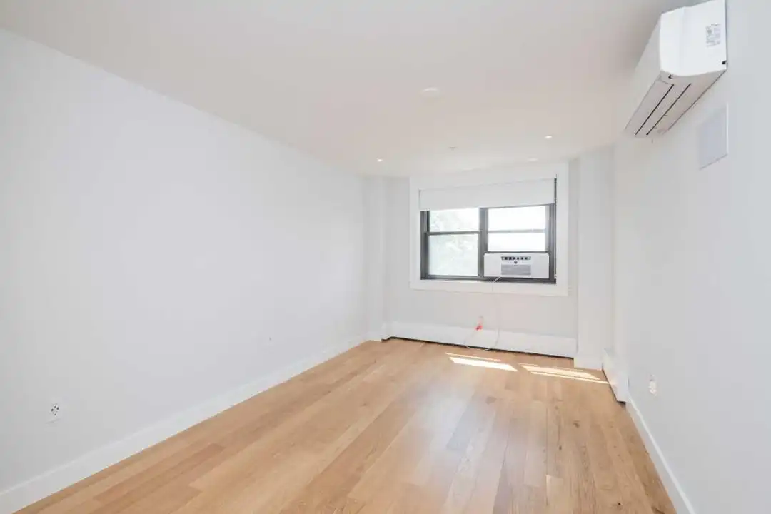 1420 Columbia Rd - View 3