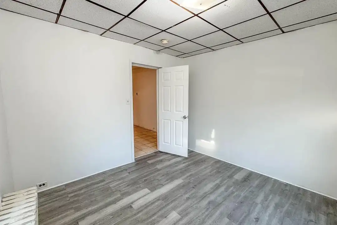 100 W Main St #A - View 6