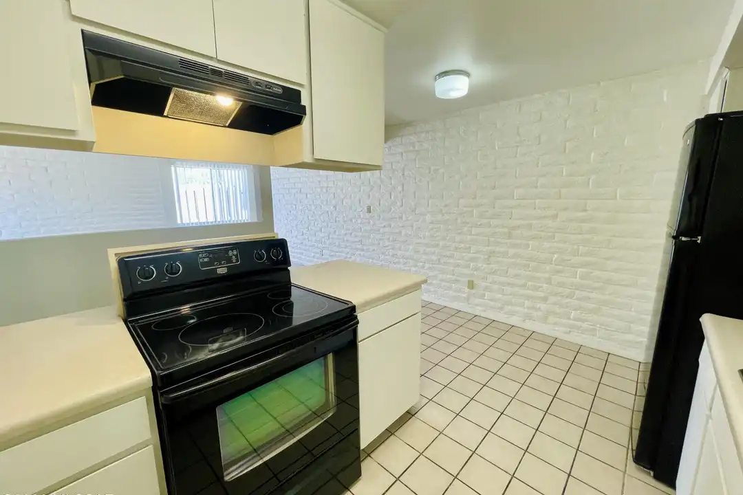 3216 N Cherry Ave - View 3