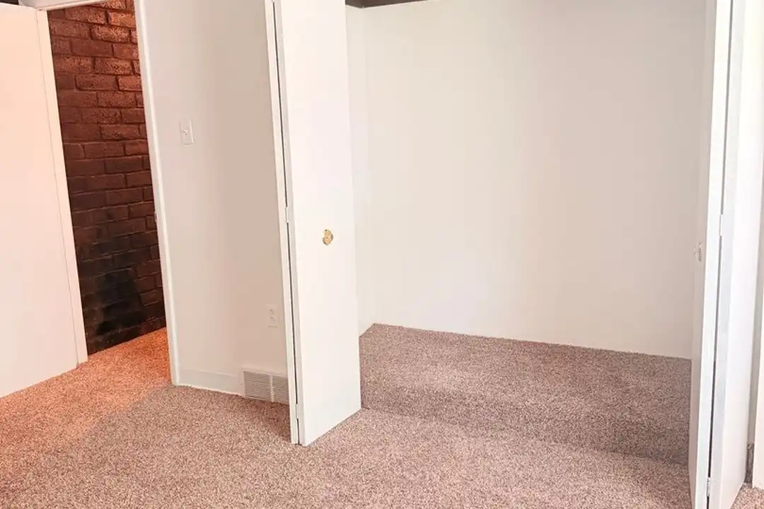 4909 Verona Rd unit 7 - View 6