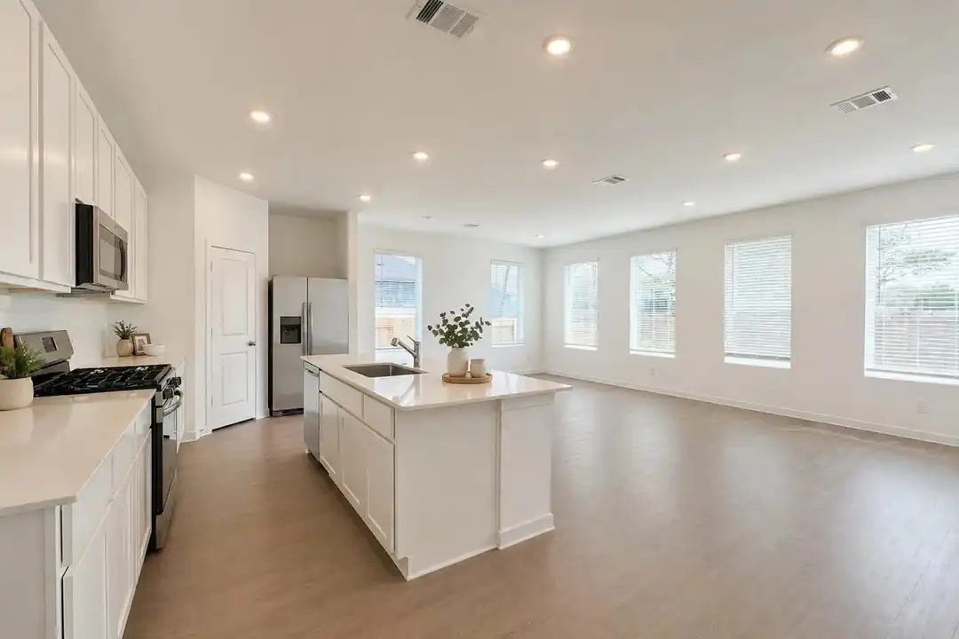 513 Robin Ct - View 3