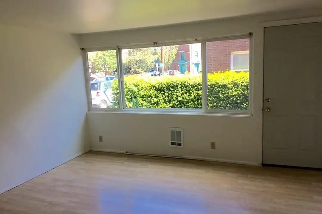 7319 Woodlawn Ave NE unit #7319 – další